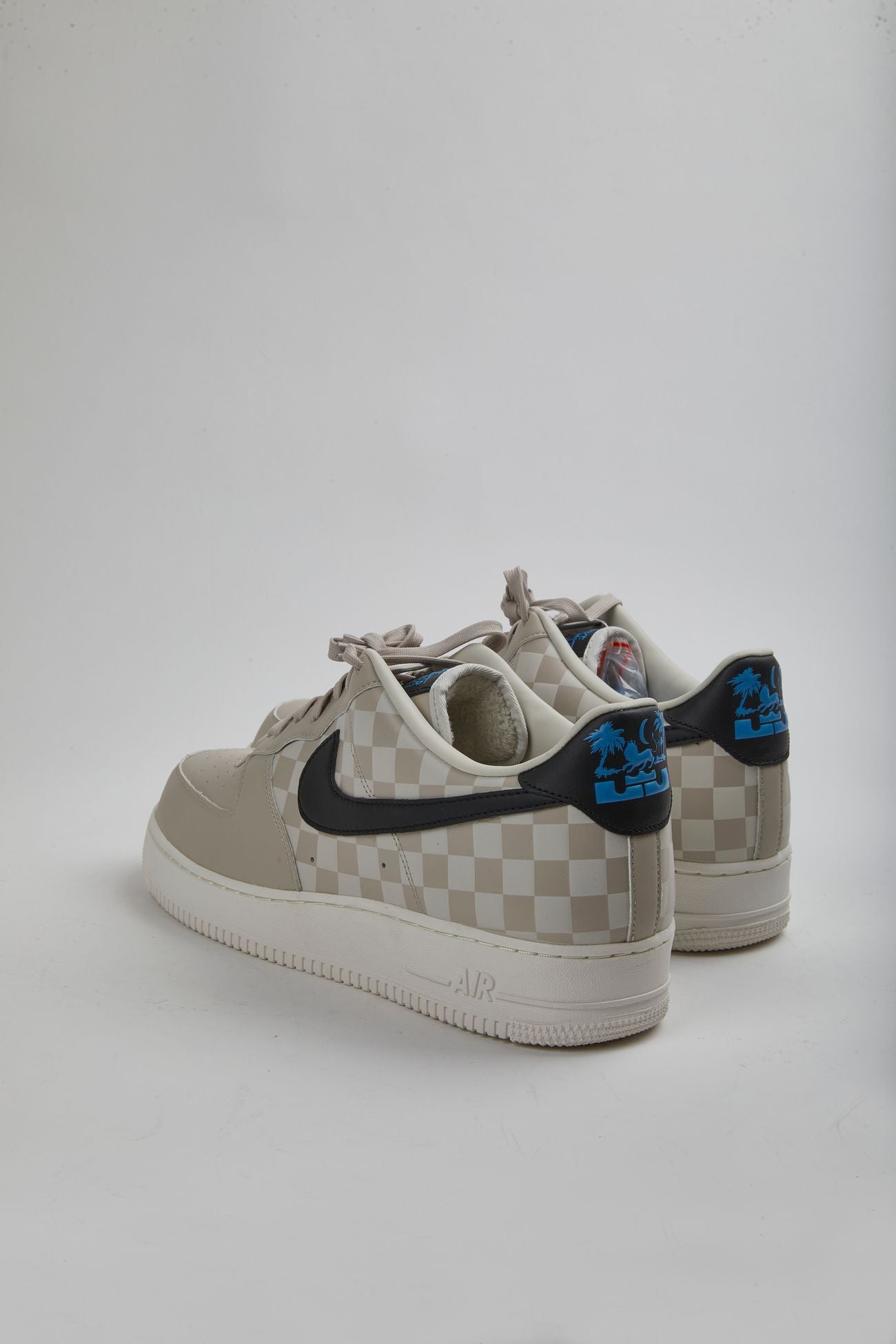 NIKE - LEBRON JAMES - AIR FORCE 1 - STRIVE FOR GREATNESS