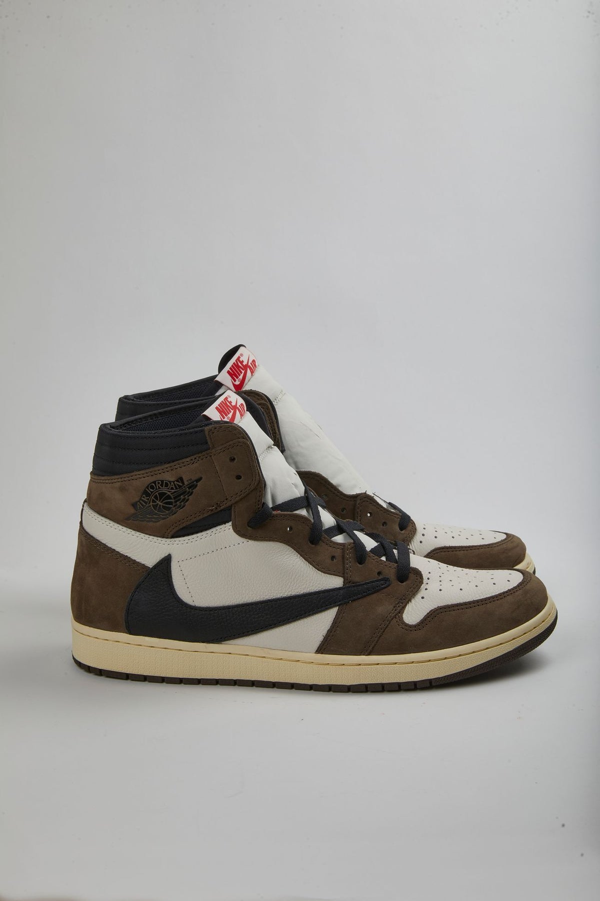 JORDAN 1 HIGH TRAVIS SCOTT - SZUS14