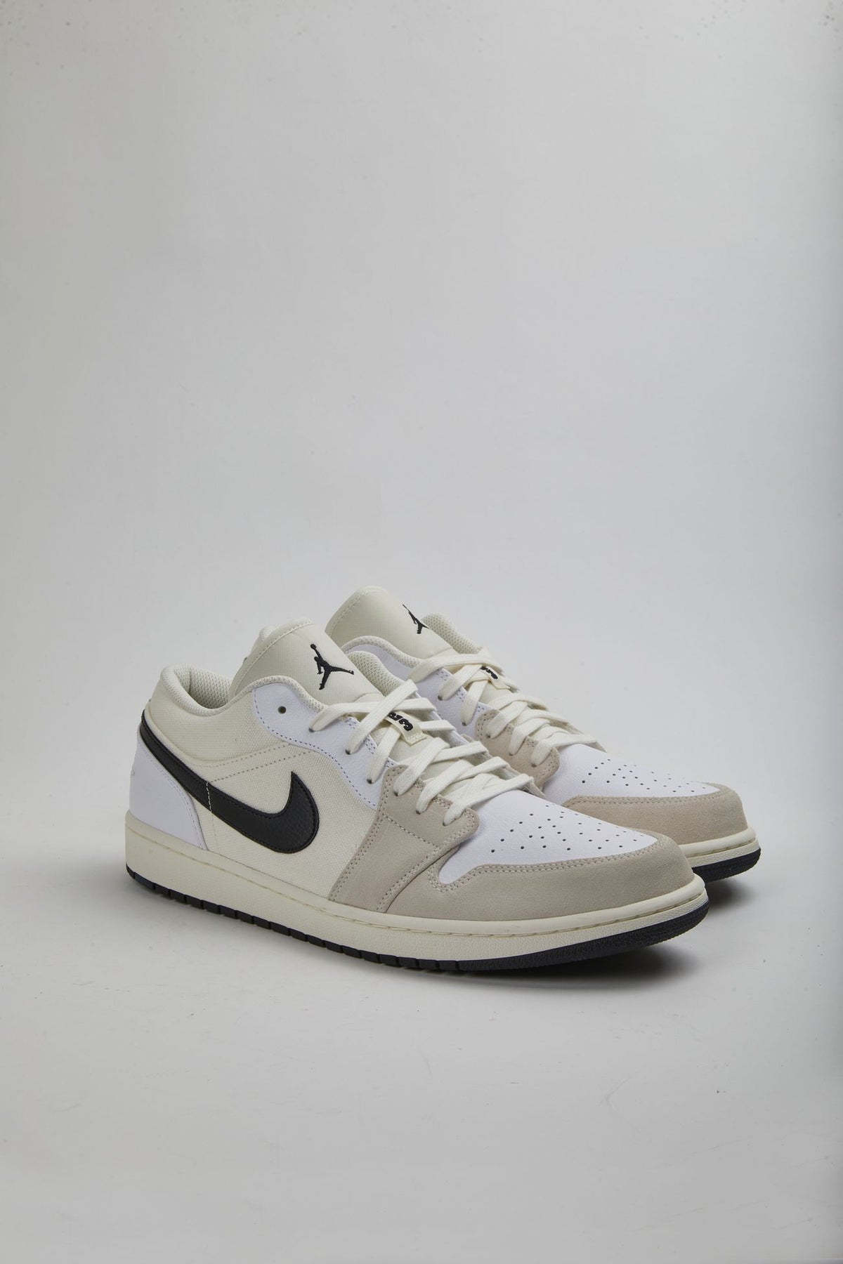 JORDAN 1 LOW - CANVAS WHITE WITH BLACK - USSZ14