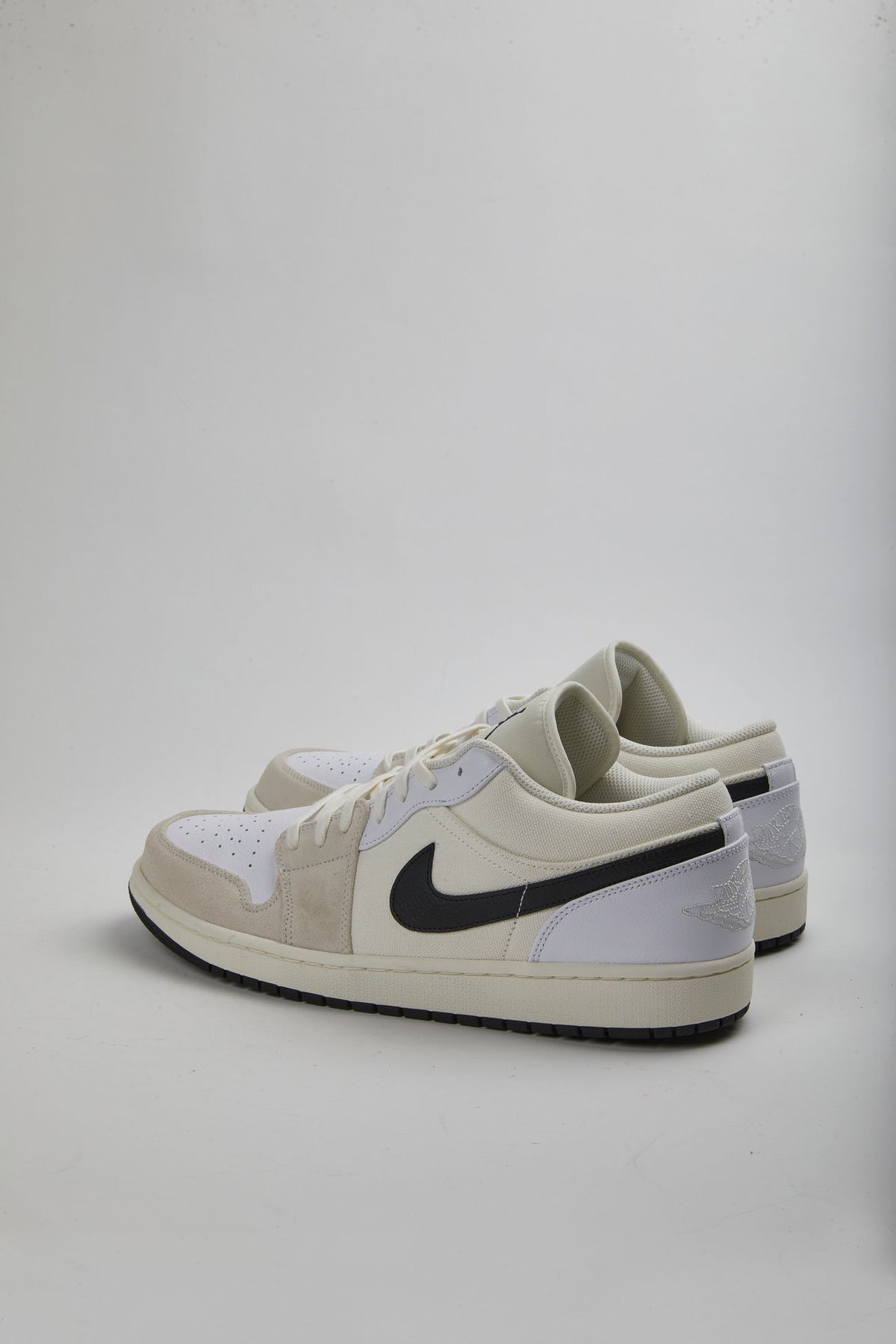 JORDAN 1 LOW - CANVAS WHITE WITH BLACK - USSZ14