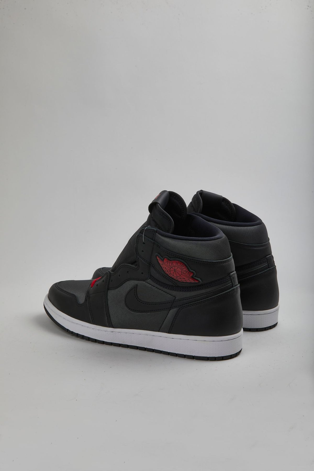 JORDAN 1 - HIGH - BLACK & TOUCH OF RED - USSZ14