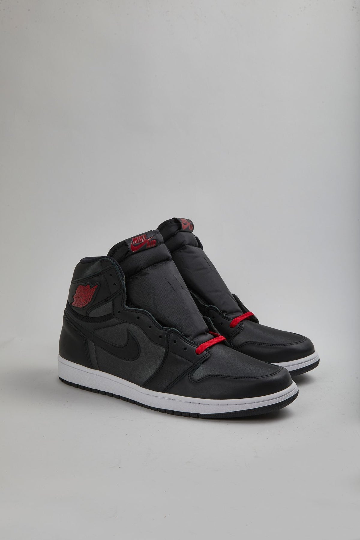 JORDAN 1 - HIGH - BLACK & TOUCH OF RED - USSZ14